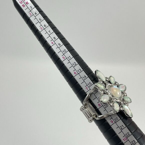 Silver Tone Mermaid Iridescent Snow Flake Shape Boho Stretch Ring Sz 7 - 8.5 - Picture 6 of 6